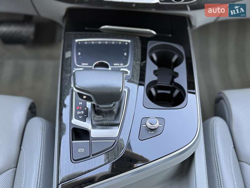 Позашляховик / Кросовер Audi Q7 2016 в Львові