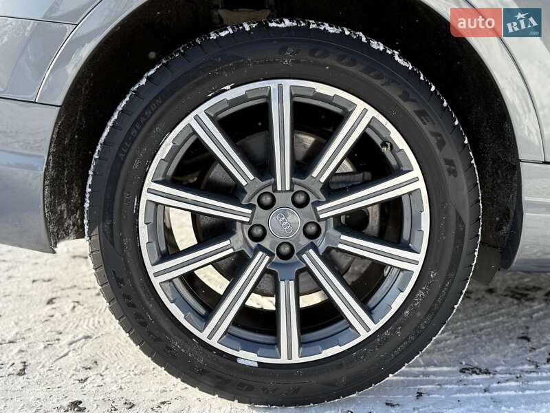 Позашляховик / Кросовер Audi Q7 2016 в Львові