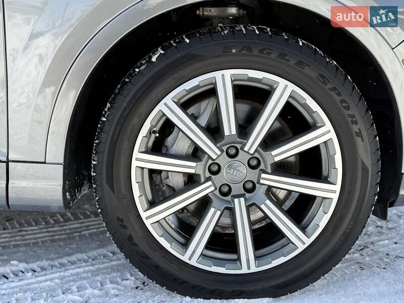 Позашляховик / Кросовер Audi Q7 2016 в Львові