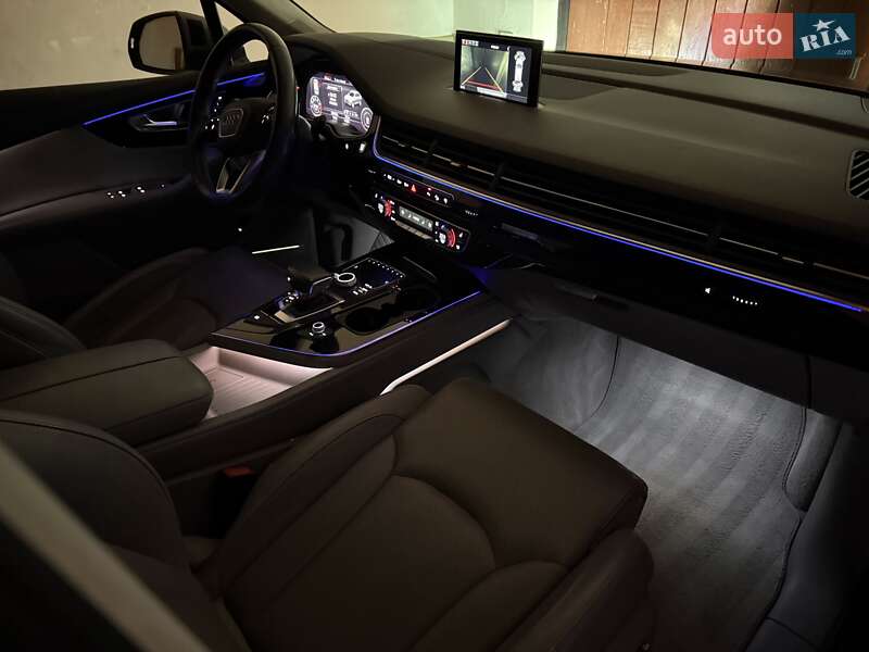 Позашляховик / Кросовер Audi Q7 2016 в Львові