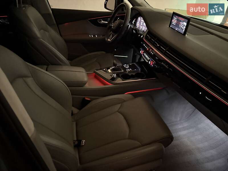 Позашляховик / Кросовер Audi Q7 2016 в Львові