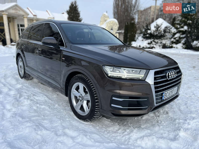 Внедорожник / Кроссовер Audi Q7 2015 в Хмельницком