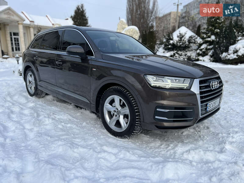 Внедорожник / Кроссовер Audi Q7 2015 в Хмельницком
