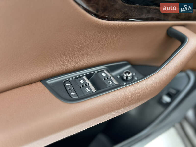 Внедорожник / Кроссовер Audi Q7 2015 в Хмельницком