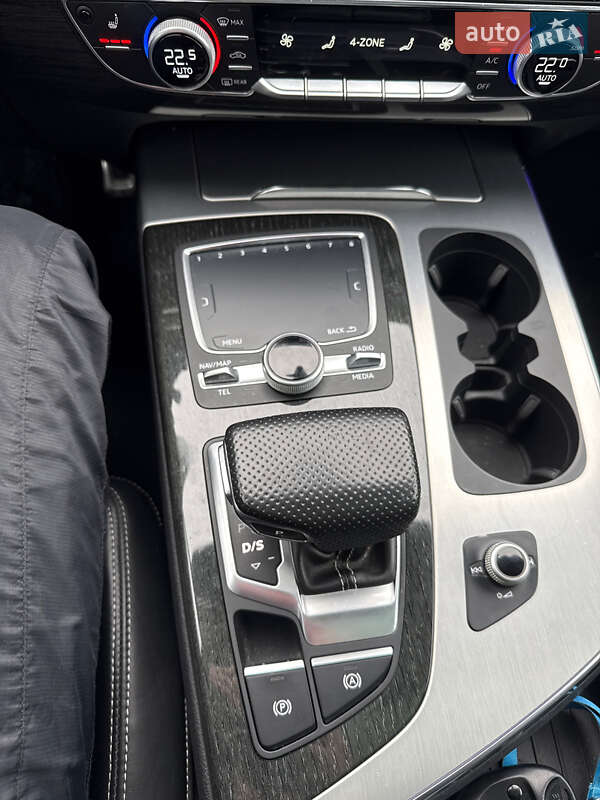 Внедорожник / Кроссовер Audi Q7 2017 в Костополе