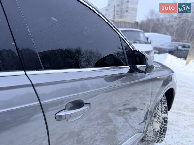 Внедорожник / Кроссовер Audi Q7 2017 в Харькове