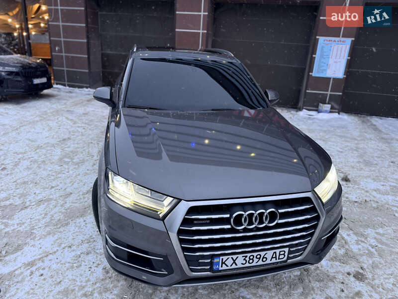 Внедорожник / Кроссовер Audi Q7 2017 в Харькове