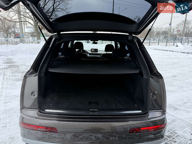 Внедорожник / Кроссовер Audi Q7 2017 в Харькове