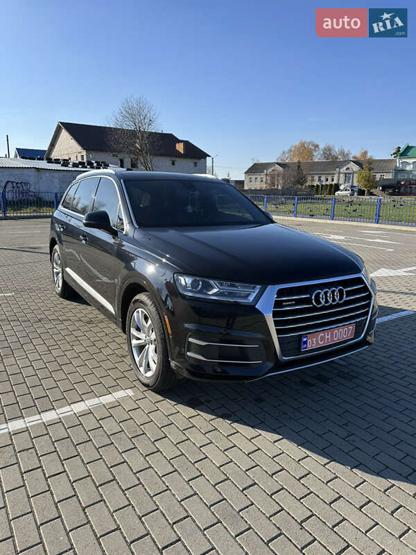 Внедорожник / Кроссовер Audi Q7 2017 в Нововолынске
