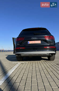 Внедорожник / Кроссовер Audi Q7 2017 в Нововолынске