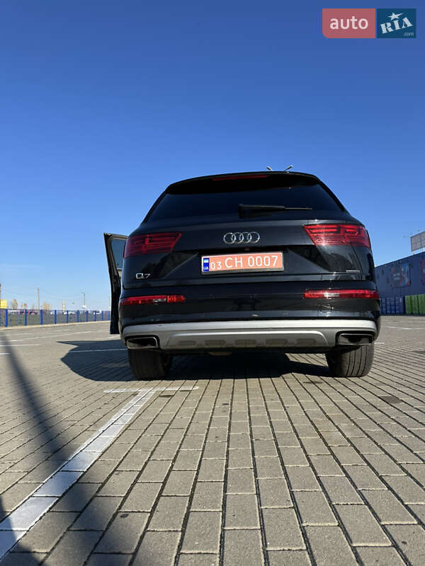 Внедорожник / Кроссовер Audi Q7 2017 в Нововолынске