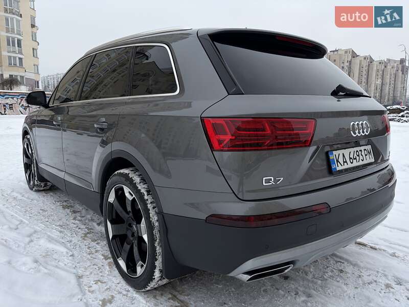 Внедорожник / Кроссовер Audi Q7 2016 в Киеве