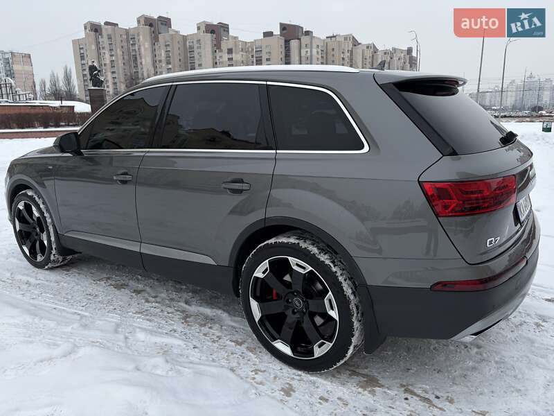 Внедорожник / Кроссовер Audi Q7 2016 в Киеве