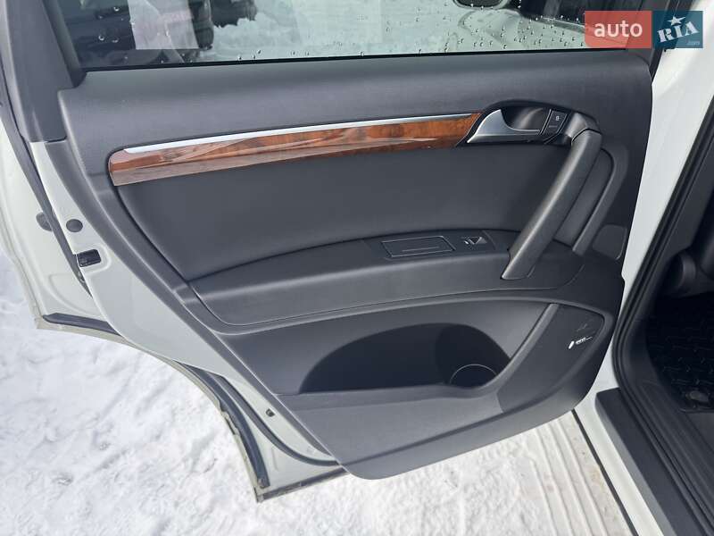 Внедорожник / Кроссовер Audi Q7 2015 в Самборе