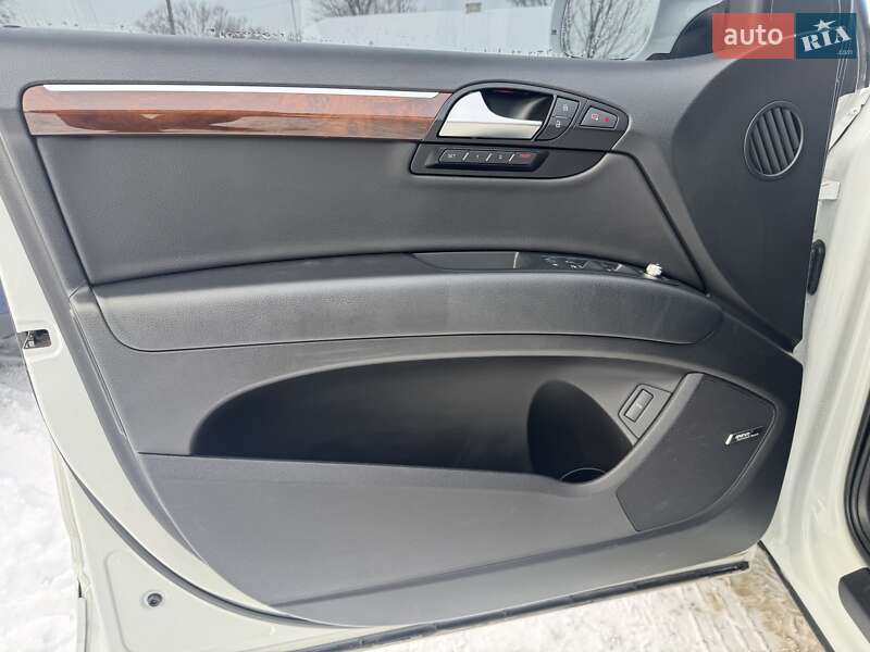 Внедорожник / Кроссовер Audi Q7 2015 в Самборе