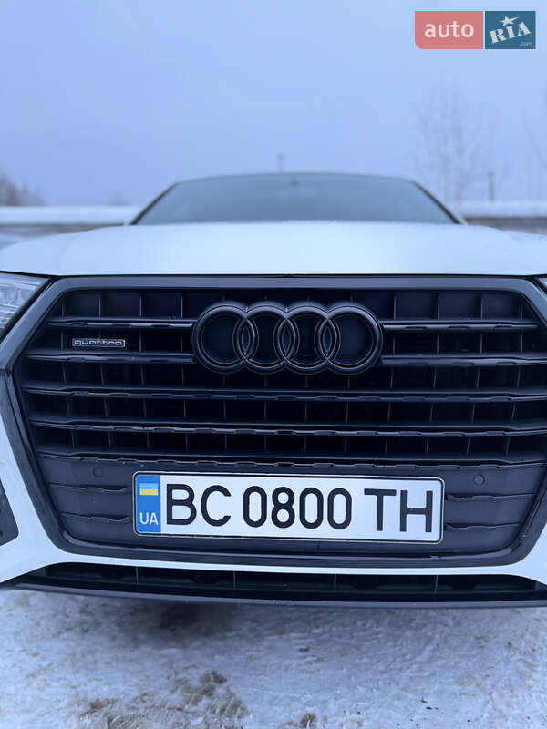 Внедорожник / Кроссовер Audi Q7 2016 в Новояворовске