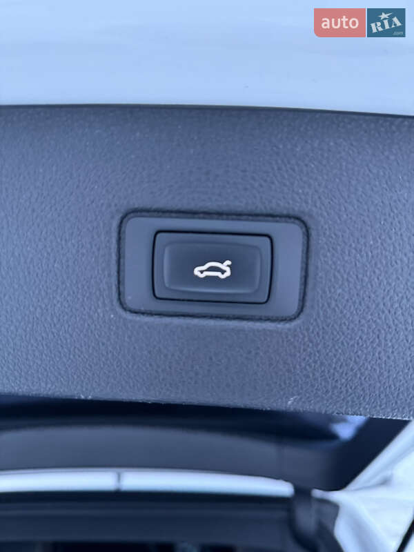 Внедорожник / Кроссовер Audi Q7 2016 в Новояворовске