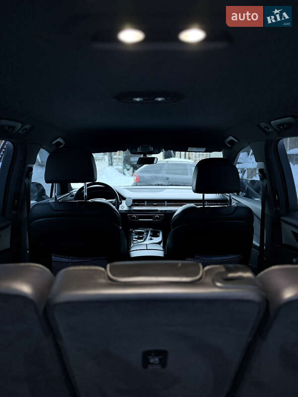 Внедорожник / Кроссовер Audi Q7 2016 в Новояворовске