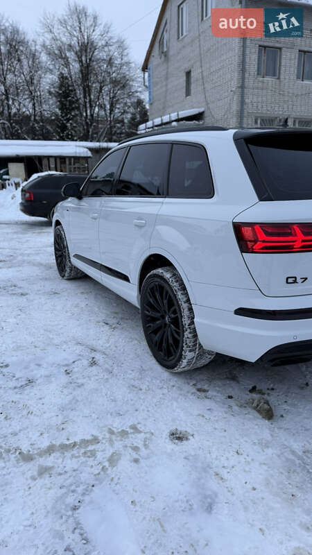 Внедорожник / Кроссовер Audi Q7 2016 в Новояворовске