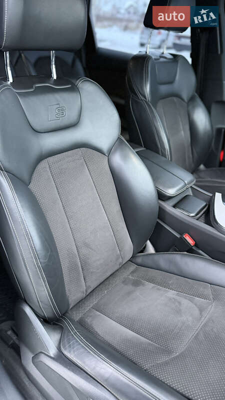 Внедорожник / Кроссовер Audi Q7 2016 в Новояворовске