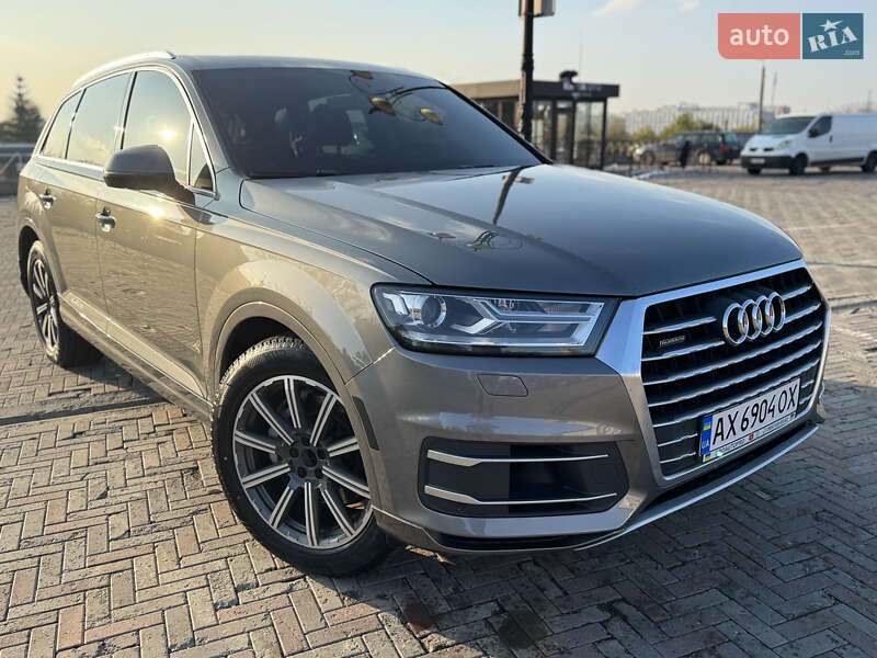 Внедорожник / Кроссовер Audi Q7 2015 в Краснограде