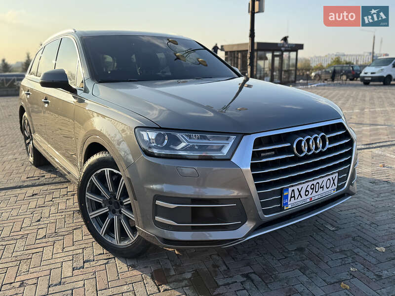 Внедорожник / Кроссовер Audi Q7 2015 в Краснограде
