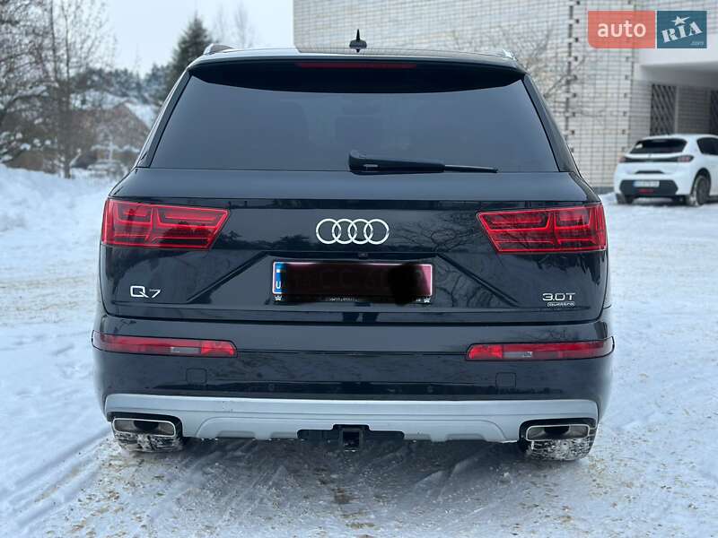 Внедорожник / Кроссовер Audi Q7 2017 в Нетешине