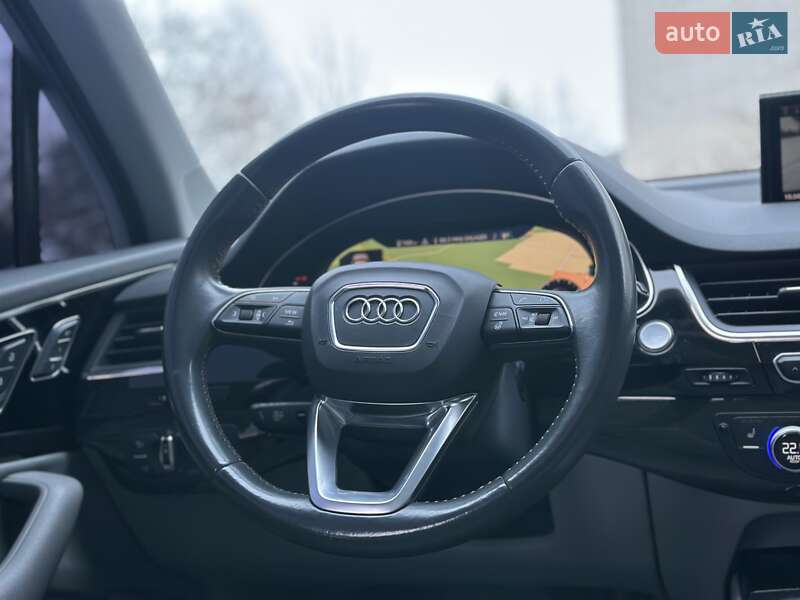 Внедорожник / Кроссовер Audi Q7 2017 в Нетешине