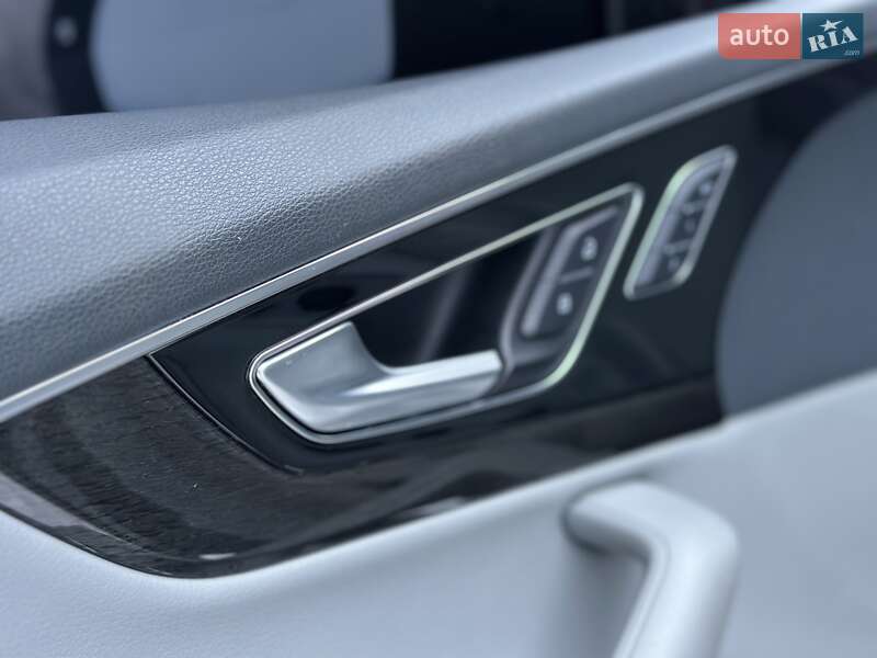 Внедорожник / Кроссовер Audi Q7 2017 в Нетешине