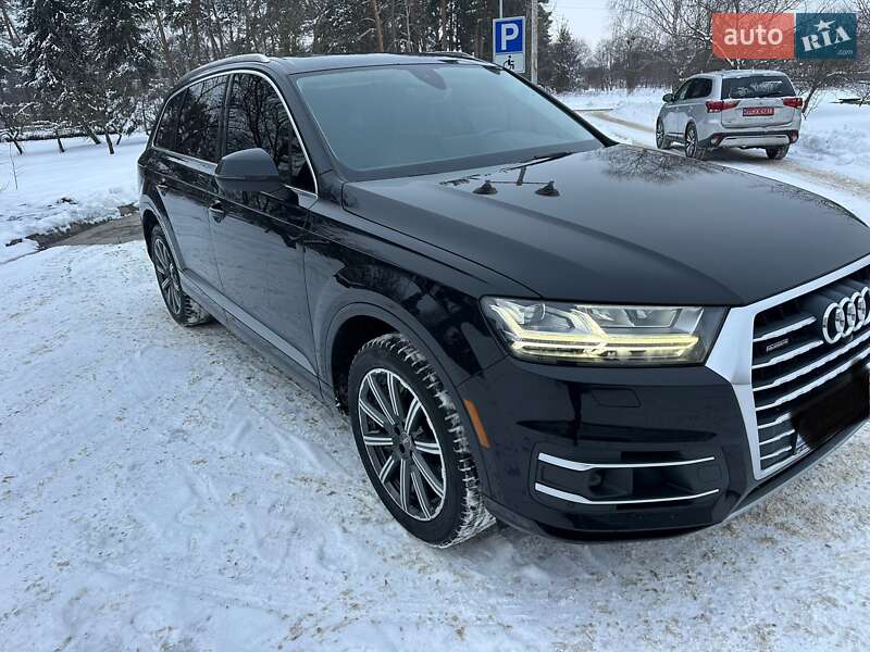 Внедорожник / Кроссовер Audi Q7 2017 в Нетешине