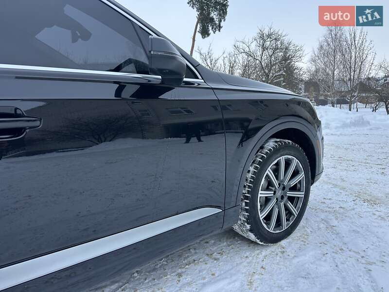 Внедорожник / Кроссовер Audi Q7 2017 в Нетешине