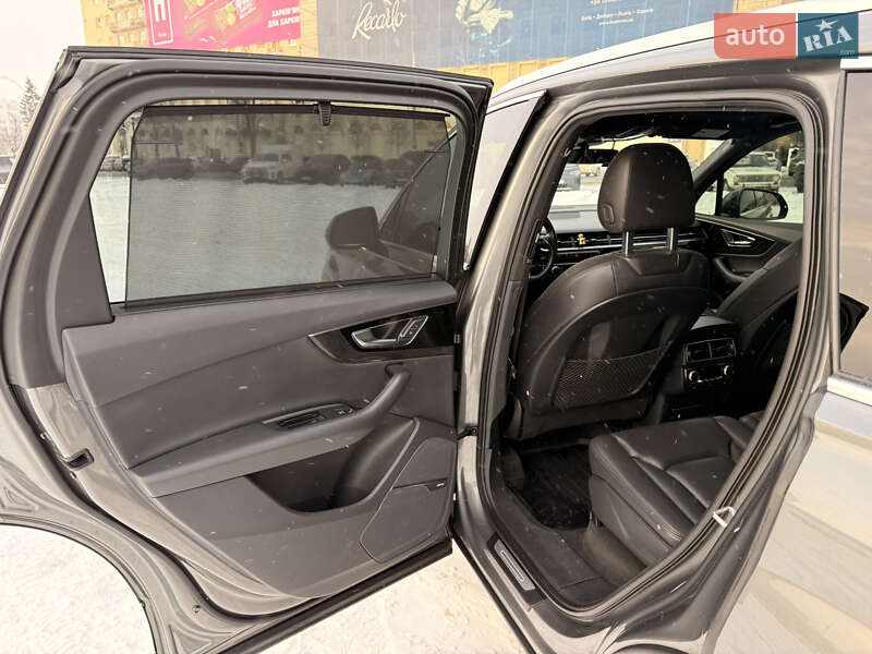 Внедорожник / Кроссовер Audi Q7 2017 в Харькове