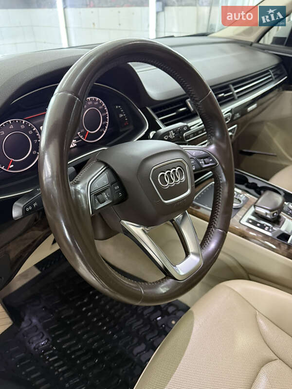 Внедорожник / Кроссовер Audi Q7 2016 в Киеве