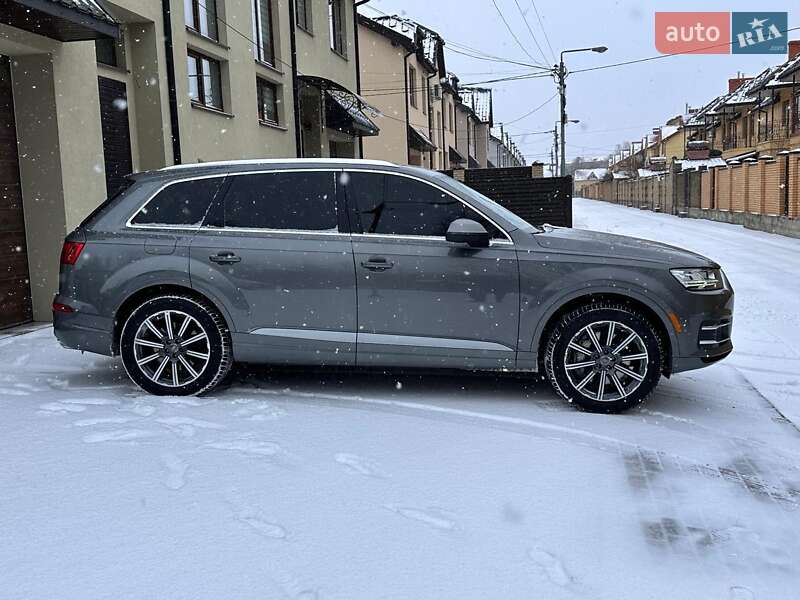 Внедорожник / Кроссовер Audi Q7 2017 в Стрые