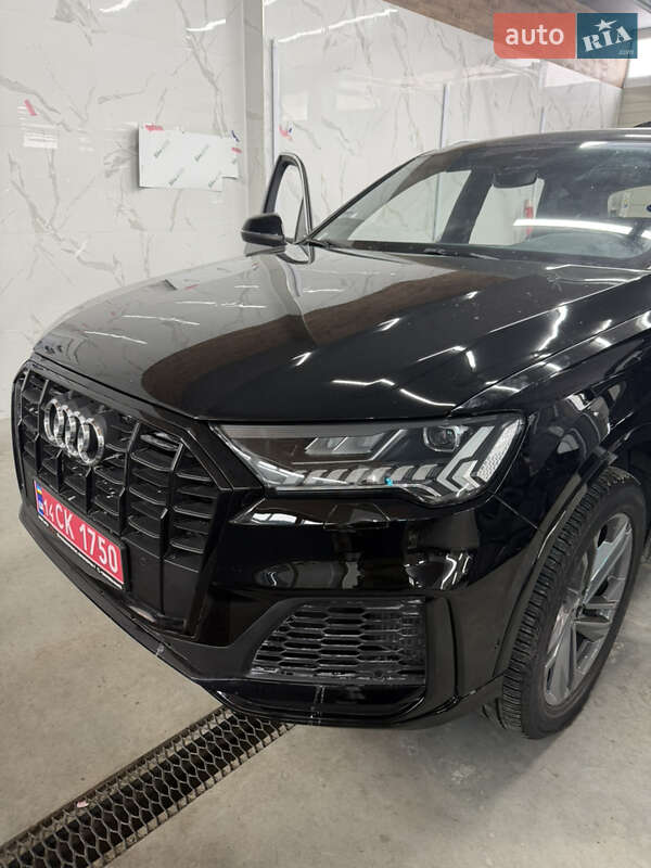 Внедорожник / Кроссовер Audi Q7 2020 в Новояворовске