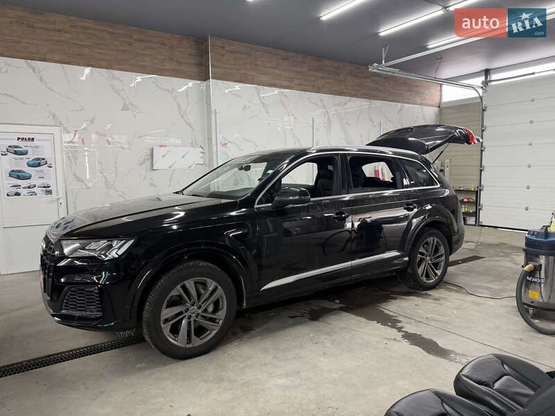 Внедорожник / Кроссовер Audi Q7 2020 в Новояворовске
