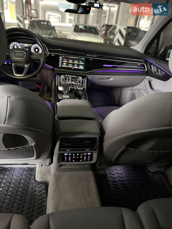 Внедорожник / Кроссовер Audi Q7 2022 в Киеве