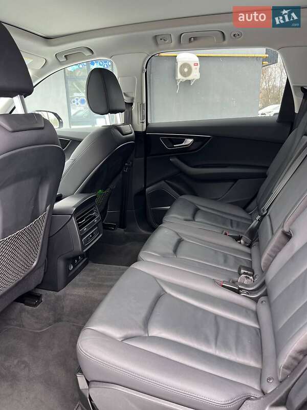 Внедорожник / Кроссовер Audi Q7 2022 в Новояворовске