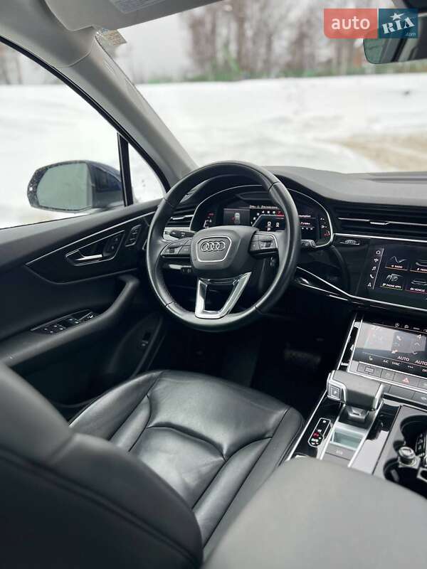 Внедорожник / Кроссовер Audi Q7 2022 в Новояворовске