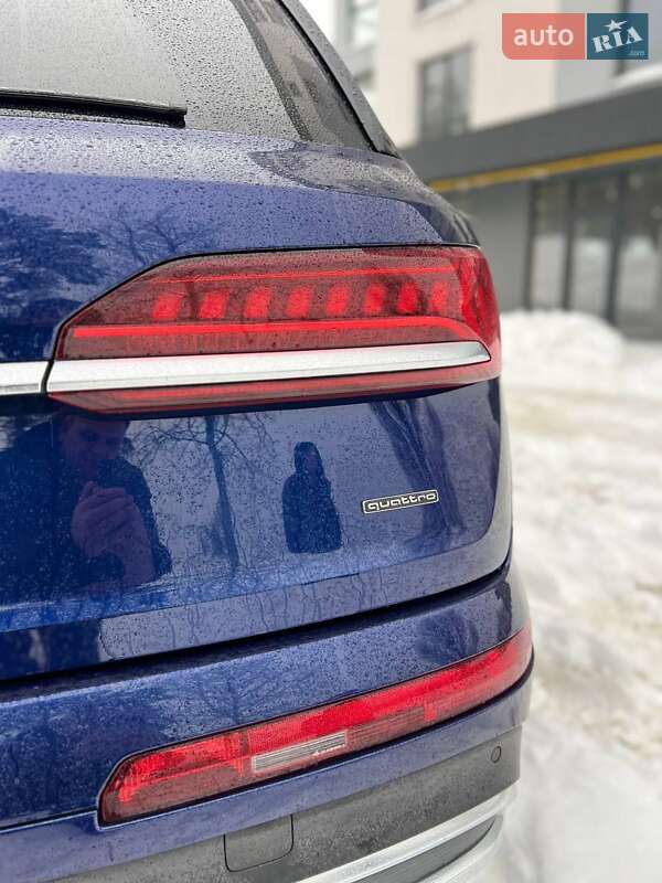 Внедорожник / Кроссовер Audi Q7 2022 в Новояворовске