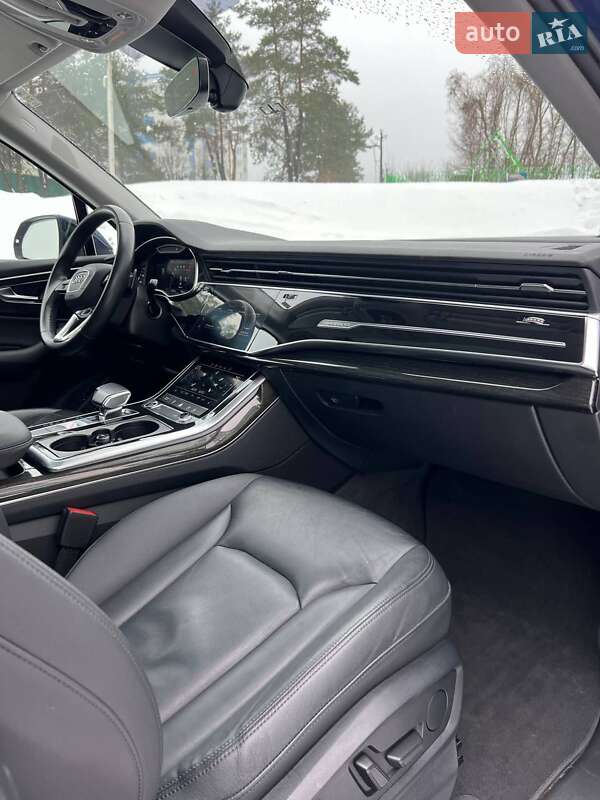 Внедорожник / Кроссовер Audi Q7 2022 в Новояворовске