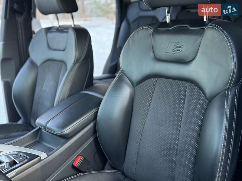 Внедорожник / Кроссовер Audi Q7 2018 в Киеве