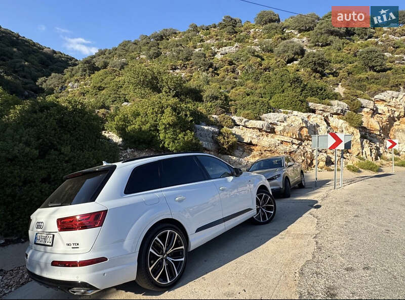 Внедорожник / Кроссовер Audi Q7 2015 в Киеве