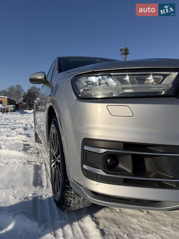 Внедорожник / Кроссовер Audi Q7 2016 в Радивилове
