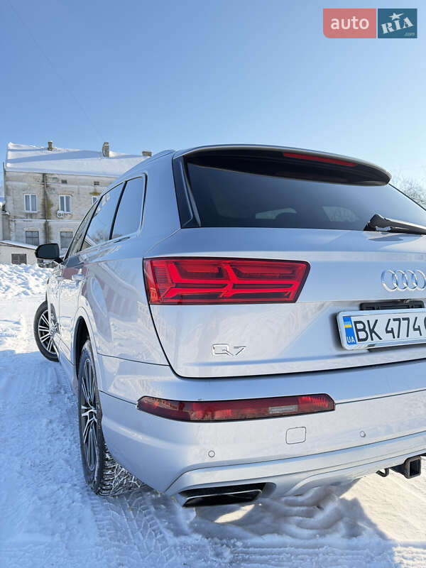 Внедорожник / Кроссовер Audi Q7 2016 в Радивилове