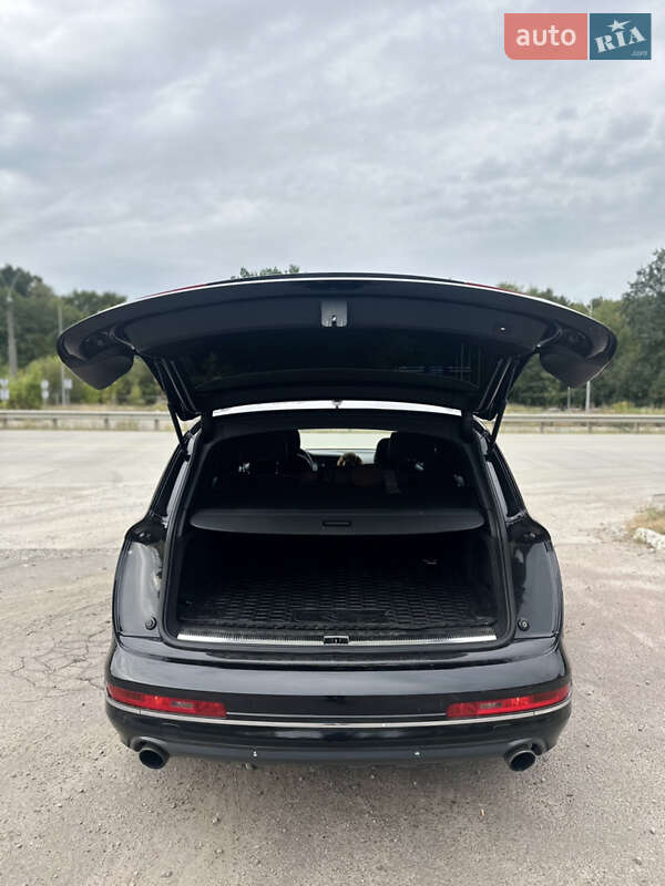 Внедорожник / Кроссовер Audi Q7 2010 в Черняхове