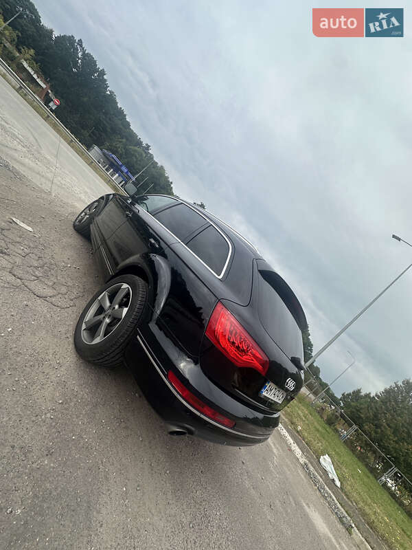 Внедорожник / Кроссовер Audi Q7 2010 в Черняхове