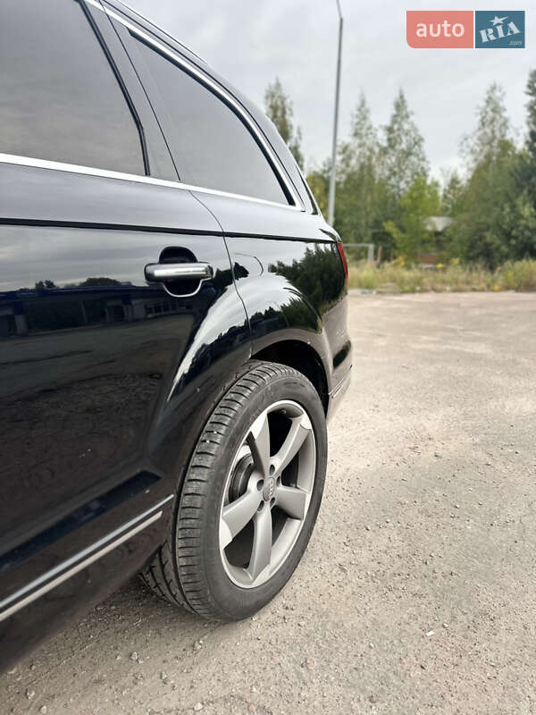 Внедорожник / Кроссовер Audi Q7 2010 в Черняхове