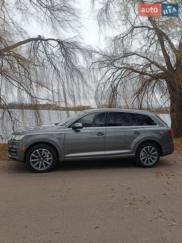 Внедорожник / Кроссовер Audi Q7 2017 в Дубно