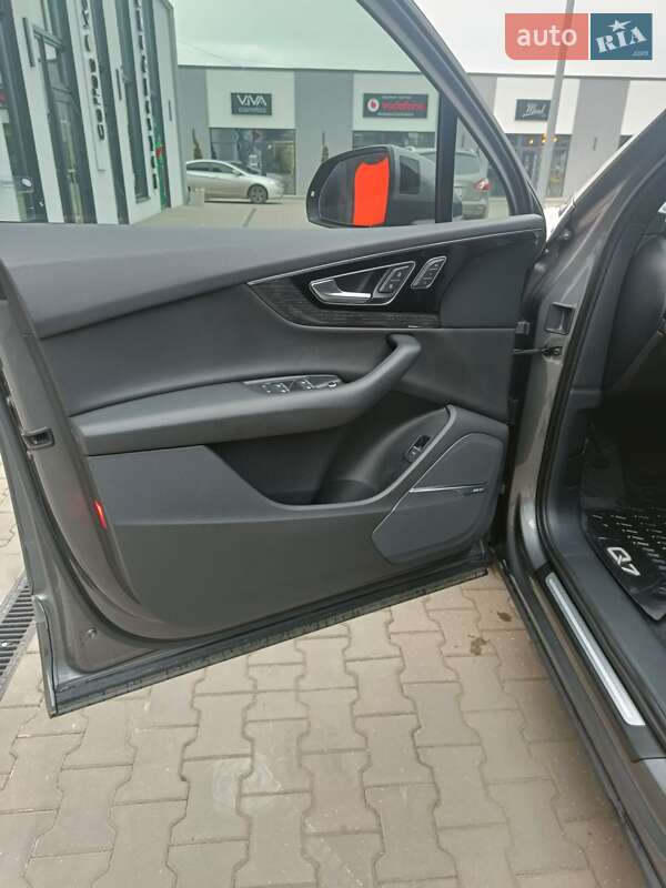 Внедорожник / Кроссовер Audi Q7 2017 в Дубно